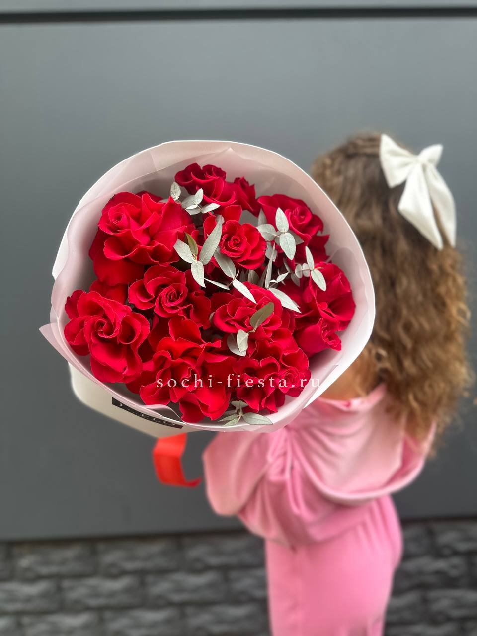 Красные французские розы — доставка цветов Петрозаводске