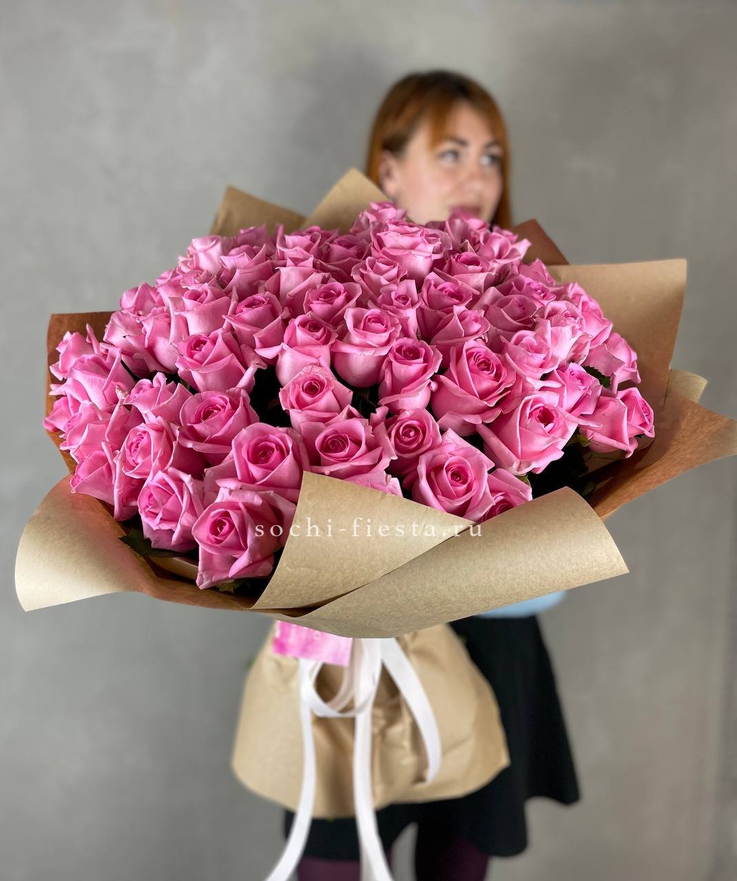 Букеты из розовых роз