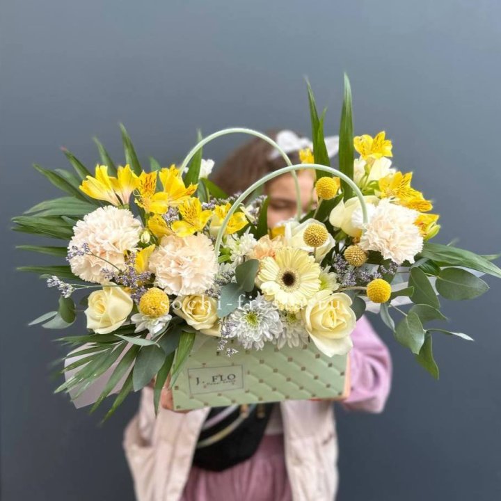 Сумочка с розами "Эпиа" в Петрозаводске