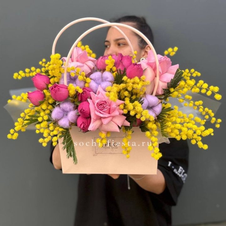 Сумочка мимозы и роз "Примавера" в Петрозаводске
