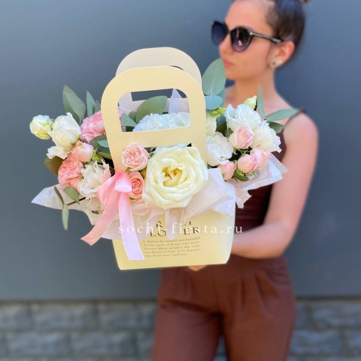 Цветочная сумочка "Рафаэль" в Петрозаводске