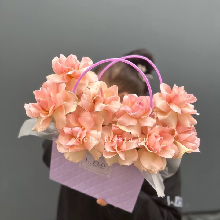 Сумочка с розами "Кети" в Петрозаводске