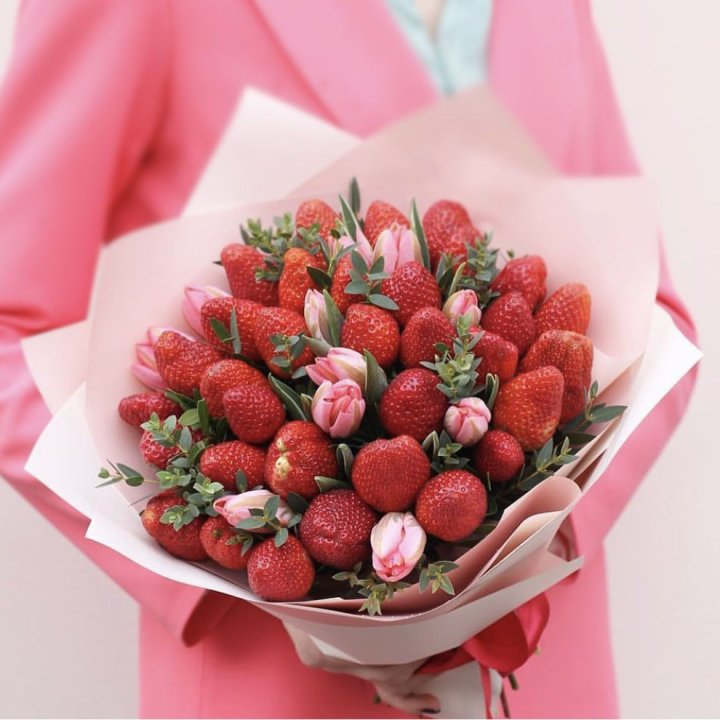 Тюльпаны и клубника в Петрозаводске