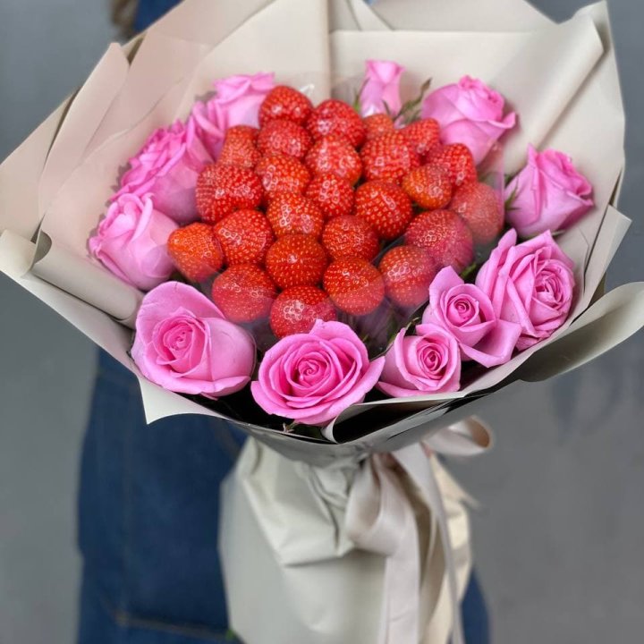 Клубника и розы в Петрозаводске
