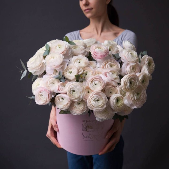 Бокс с ранункулюсами в Петрозаводске