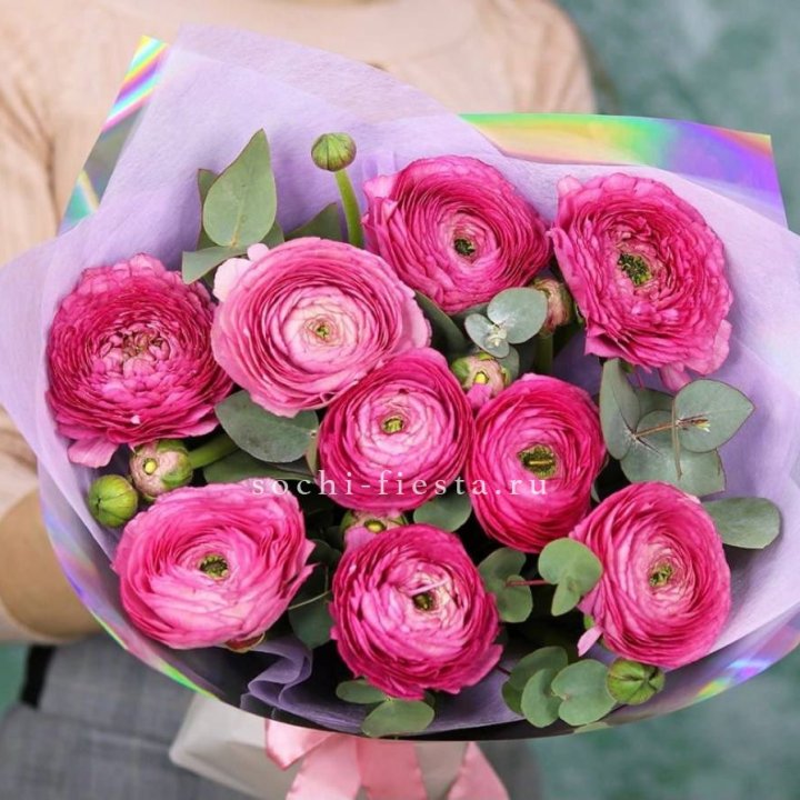 Ранункулюсы с эвкалиптом №2 в Петрозаводске