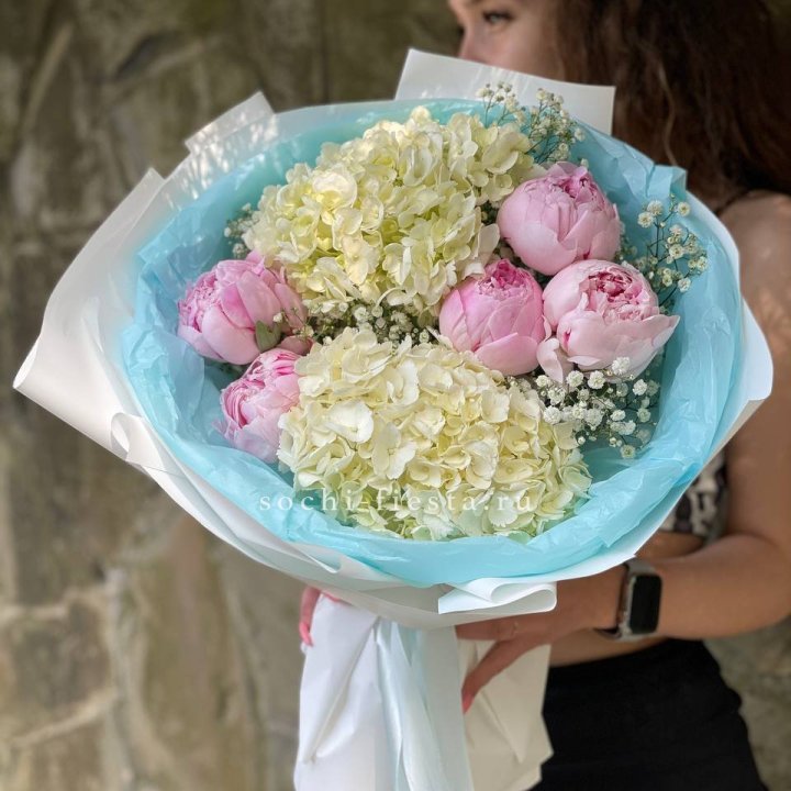 Букет с пионами "Блюсом" в Петрозаводске