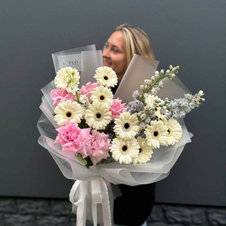 Букет роз и гербер в Петрозаводске