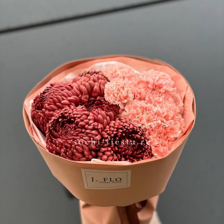 Букет хризантем и диантусов  в Петрозаводске