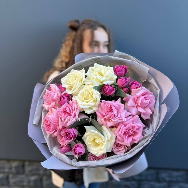 Букет французских и пионовидных роз в Петрозаводске