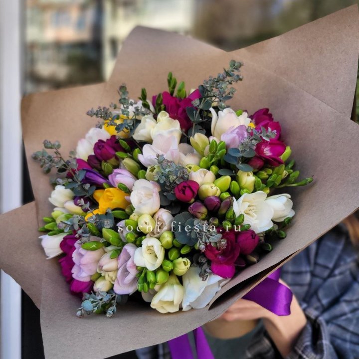 Букет фрезий "Радуга" в Петрозаводске