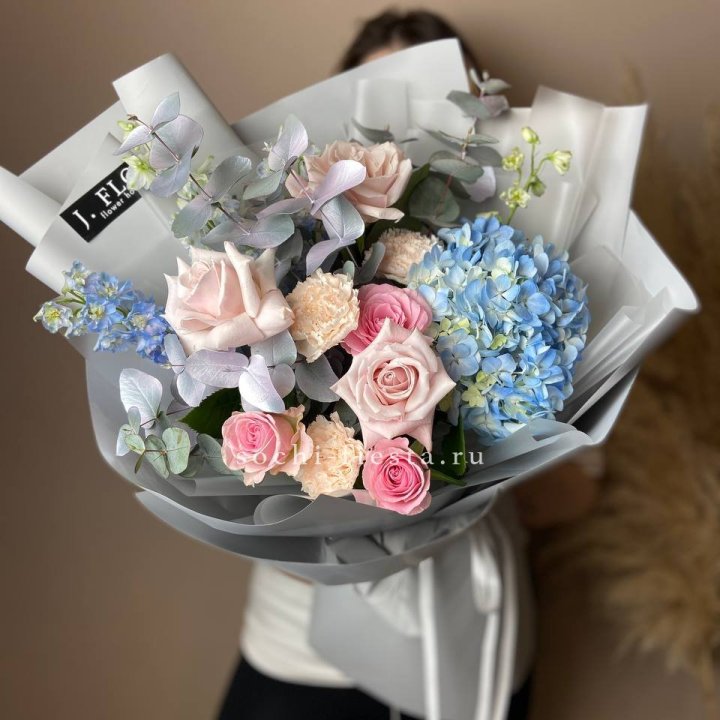 Букет с гортензией № 4 в Петрозаводске