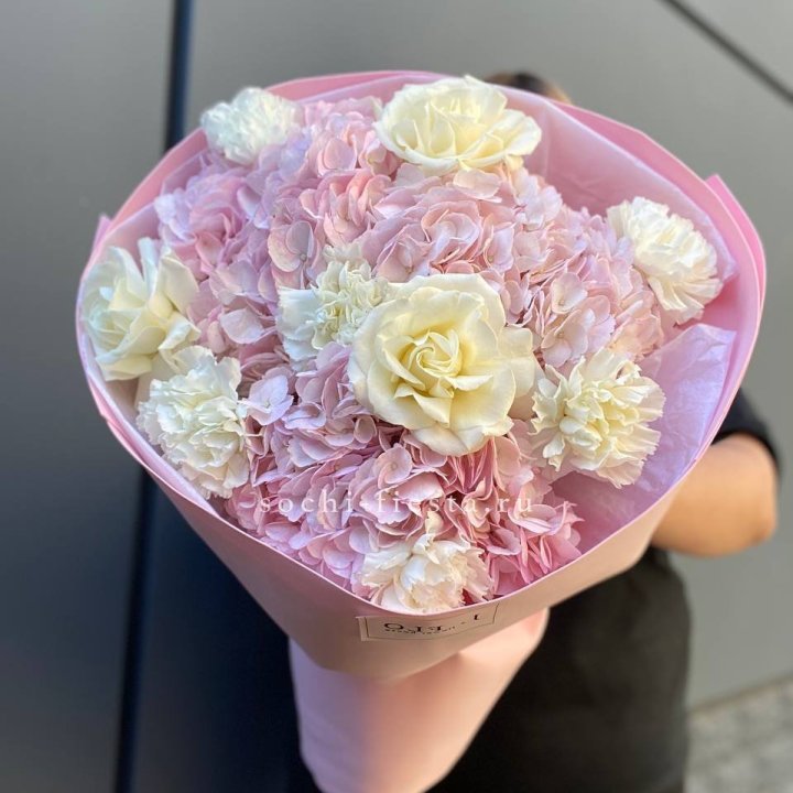  Букет гортензий и роз  в Петрозаводске