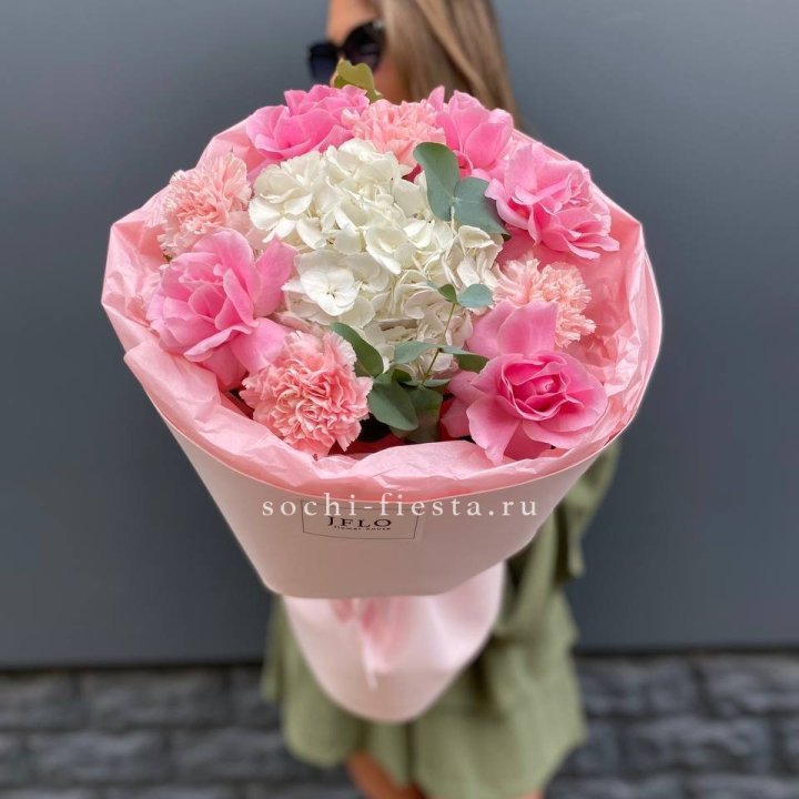  Букет роз и гортензии "Навола" в Петрозаводске