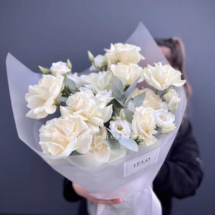 Букет французских роз и эустомы  в Петрозаводске