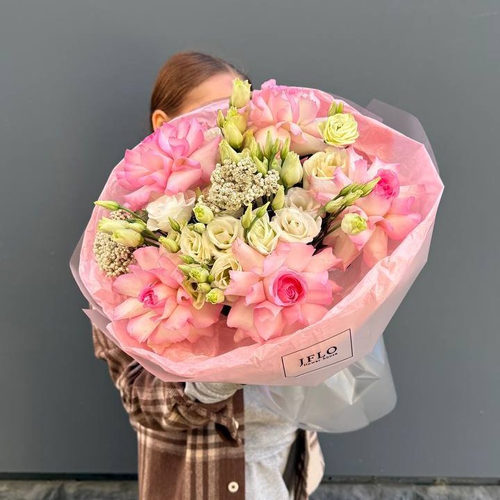 Букет "Розы с эустомой" с доставкой в Петрозаводске