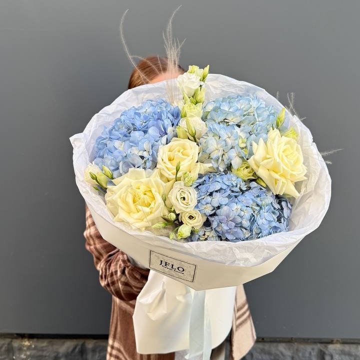 Букет "Глубина глаз" с доставкой в Петрозаводске