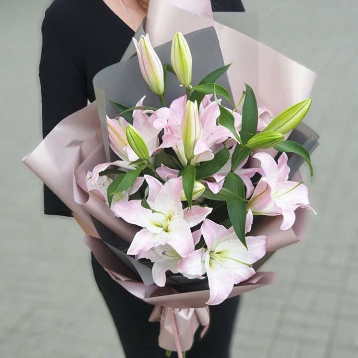 Букет розовых лилий в Петрозаводске