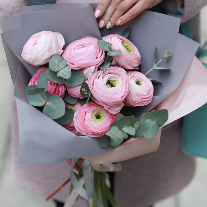 Ранункулюсы с эвкалиптом №1 в Петрозаводске