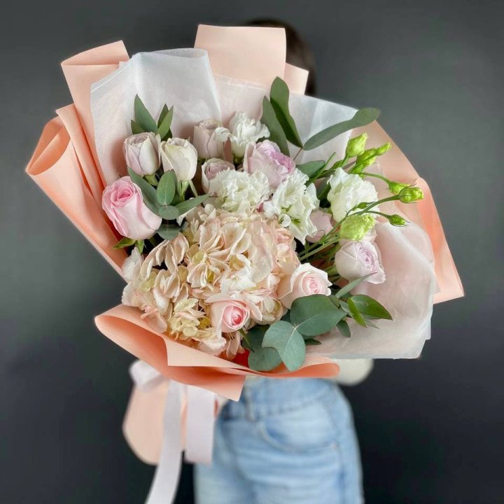 Букет с гортензией "Клодс" в Петрозаводске