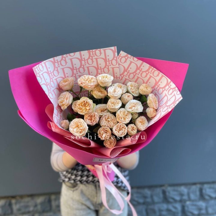 9 пионовидных роз в Петрозаводске