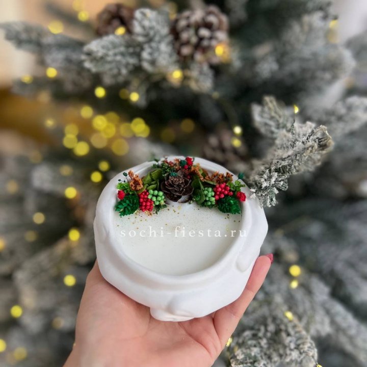 Свеча ароматическая в гипсе Руки с шишкой в Петрозаводске