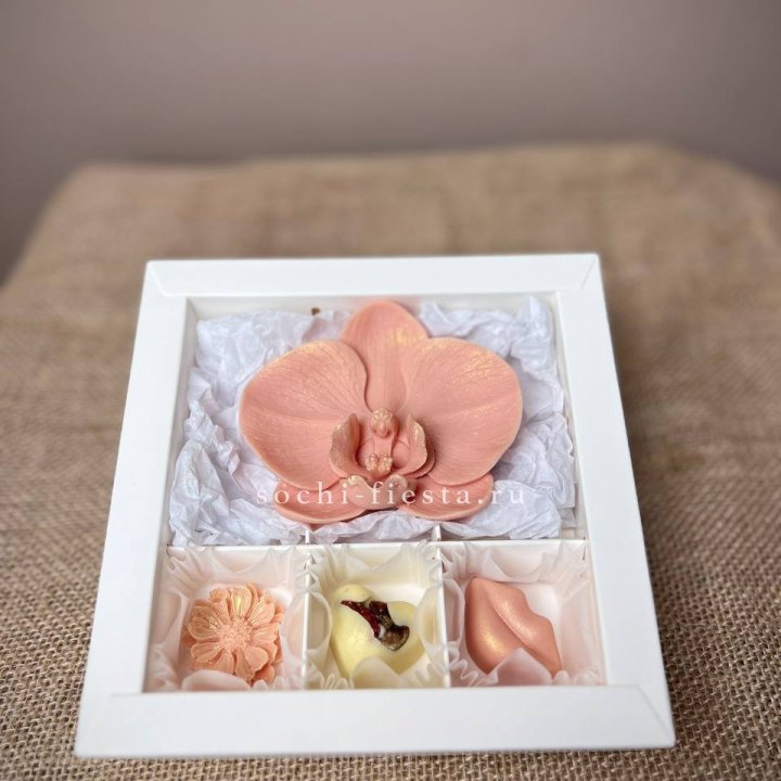 Конфеты из шоколада с Орхидеей в Петрозаводске