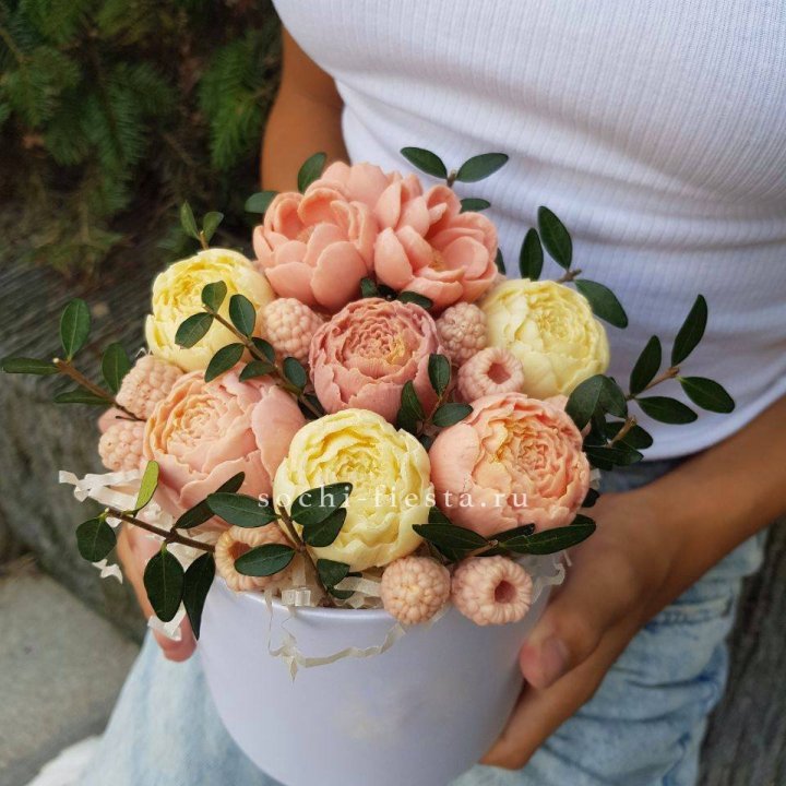 Шоколадный букет с ягодами в Петрозаводске