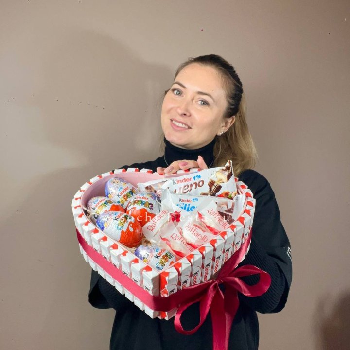 Подарочный набор сердце с Киндерами в Петрозаводске