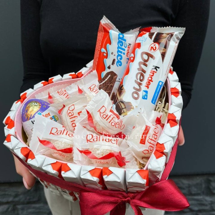 Подарочный набор сердце с Киндерами и Рафаэлло в Петрозаводске