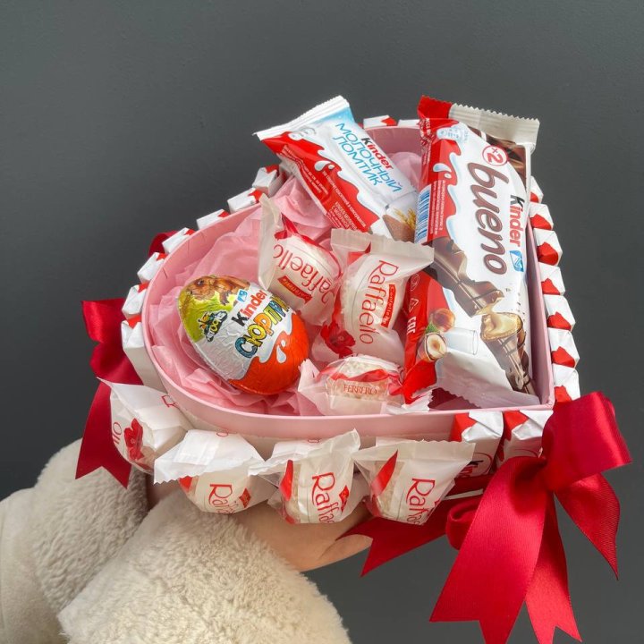 Бокс киндерами и раффаэлло в Петрозаводске