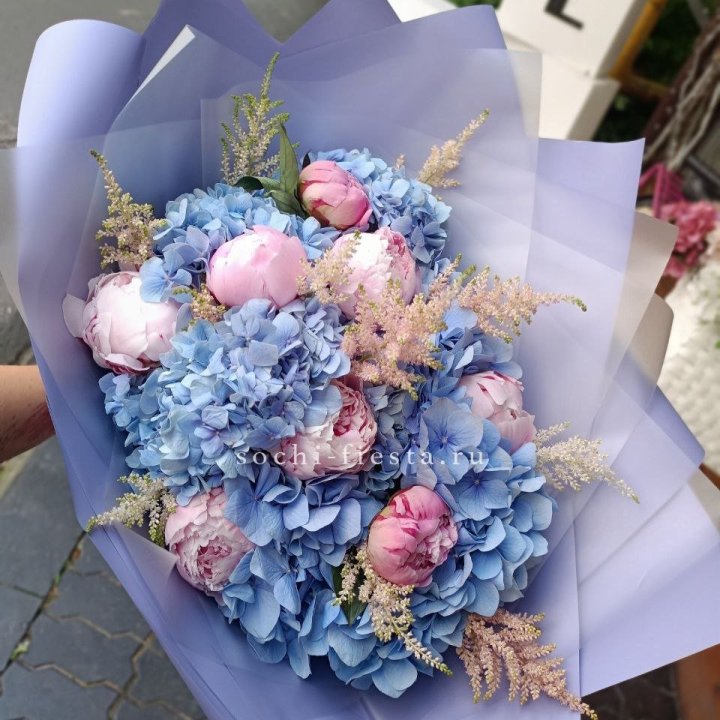Дизайнерский букет с гортензией №3 в Петрозаводске