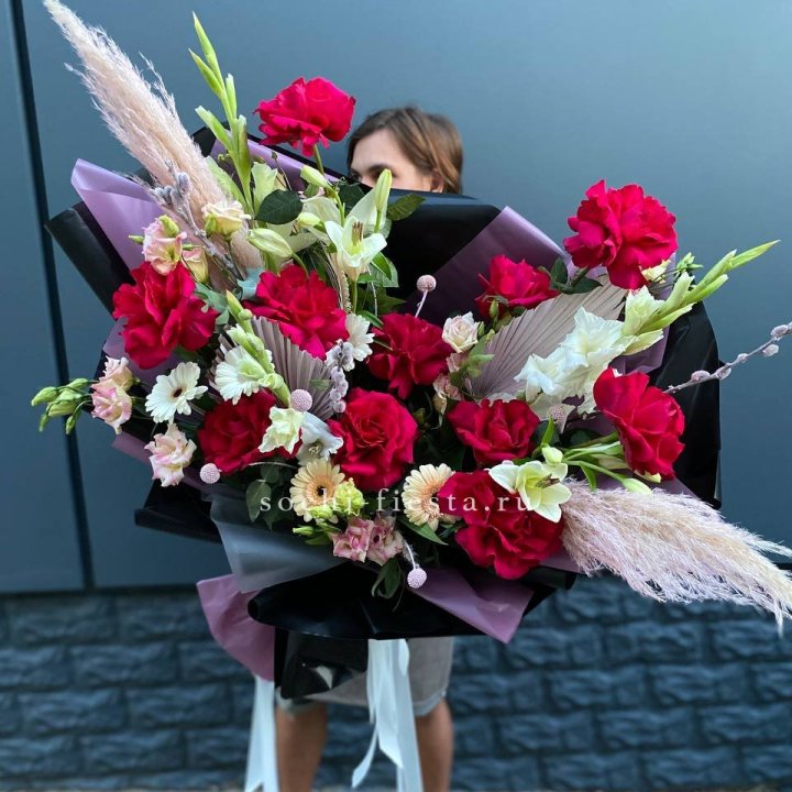 Дизайнерский букет Ред в Петрозаводске