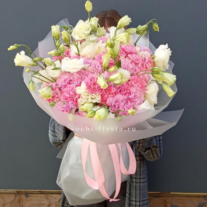 Букет из эустом и диантусов  в Петрозаводске