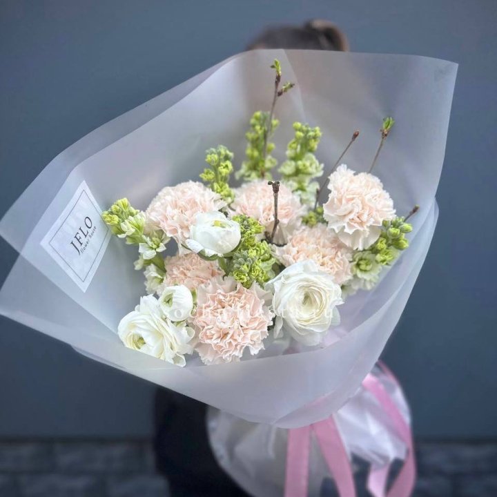 Букет маттиолы и ранункулюсов  в Петрозаводске