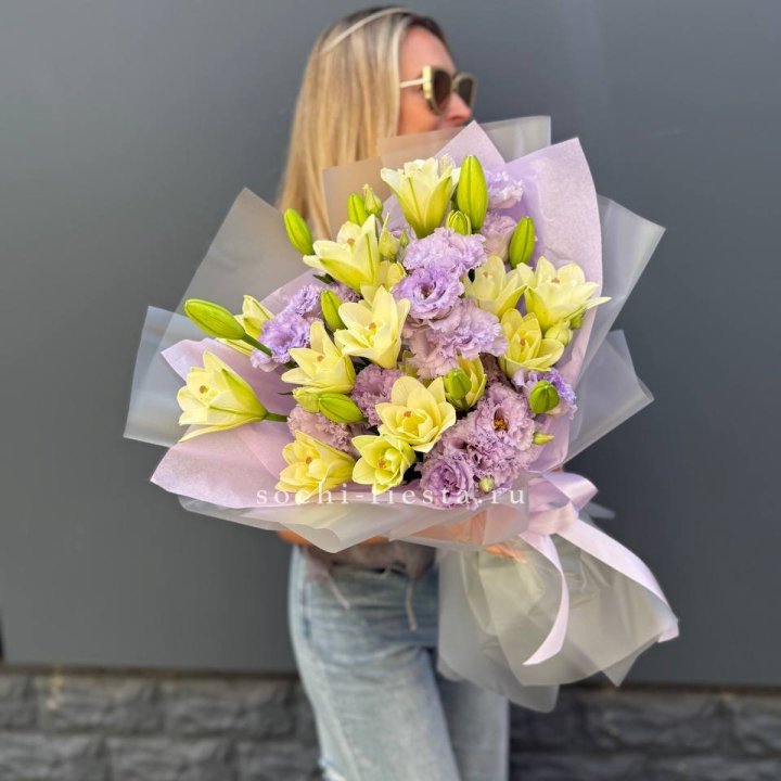  Букет лилий и эустом в Петрозаводске