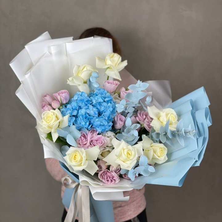 Дизайнерский букет "Блю скайфорт" в Петрозаводске