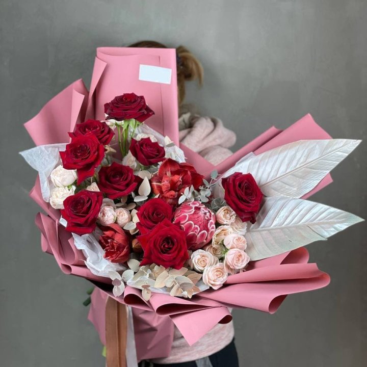 Дизайнерский букет "Ред Вильвет" в Петрозаводске