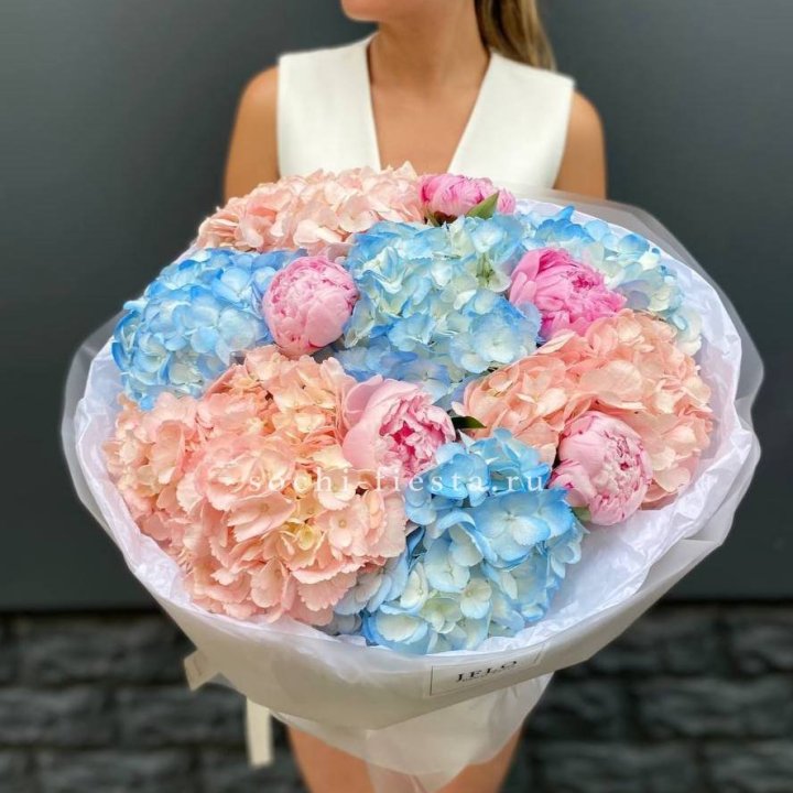 Дуобукет гортензии с пионами  в Петрозаводске