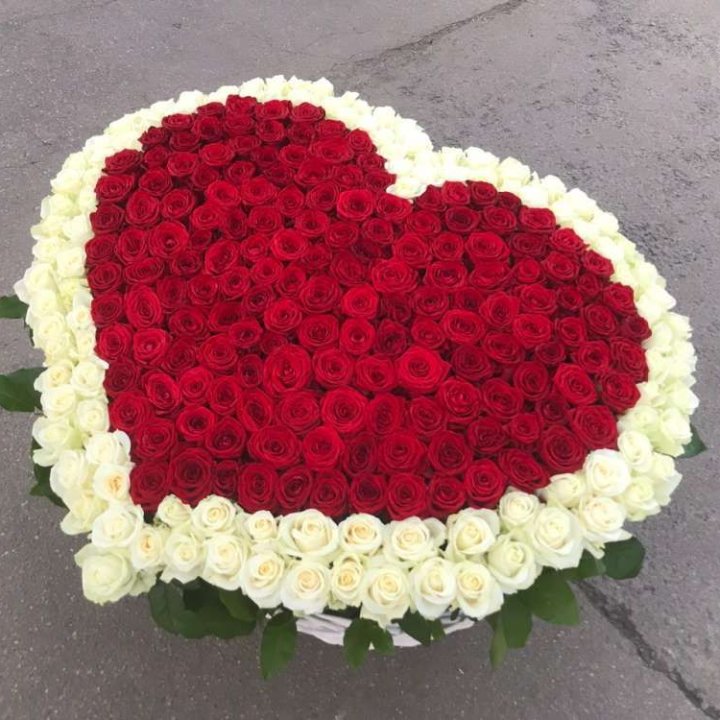 333 розы в корзине в Петрозаводске