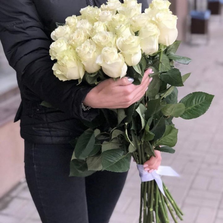 Голландские розы белые в Петрозаводске