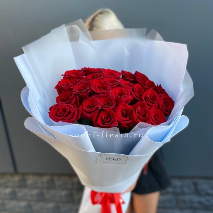 25 высоких роз  в Петрозаводске