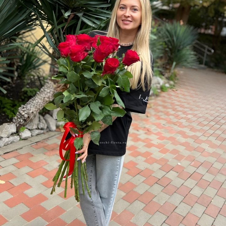 15 высоких красных роз в Петрозаводске