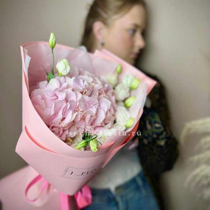 Букет с гортензией №2 в Петрозаводске