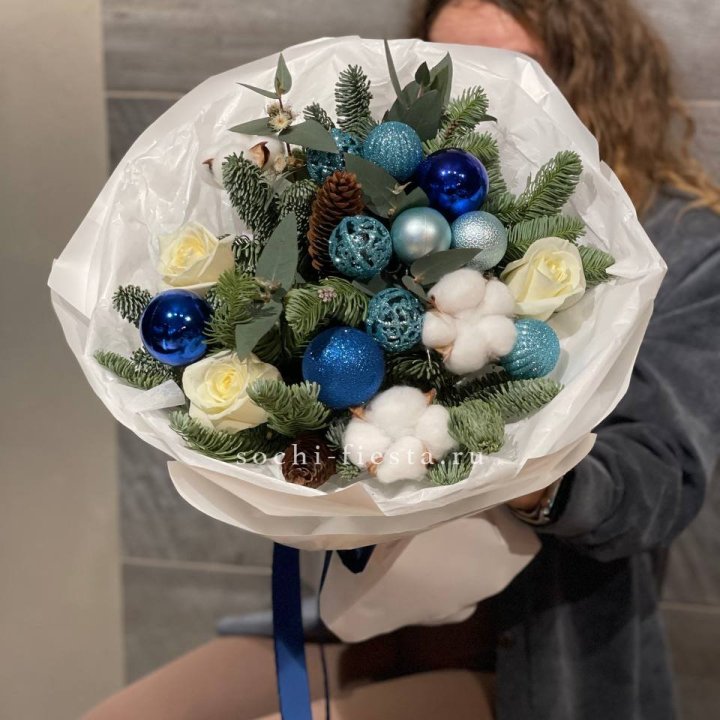 Новогодний букет "Синий иней" в Петрозаводске