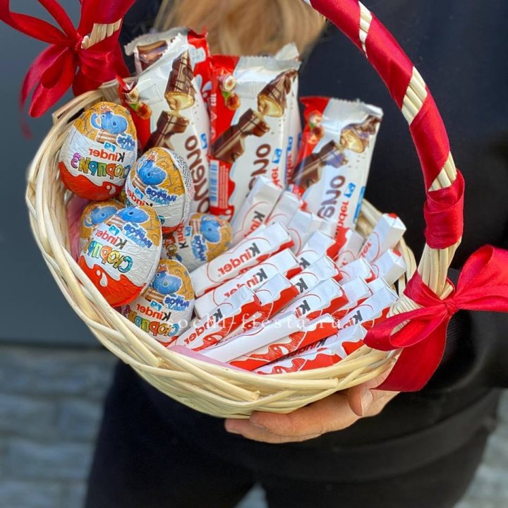 Корзина с киндерами  в Петрозаводске