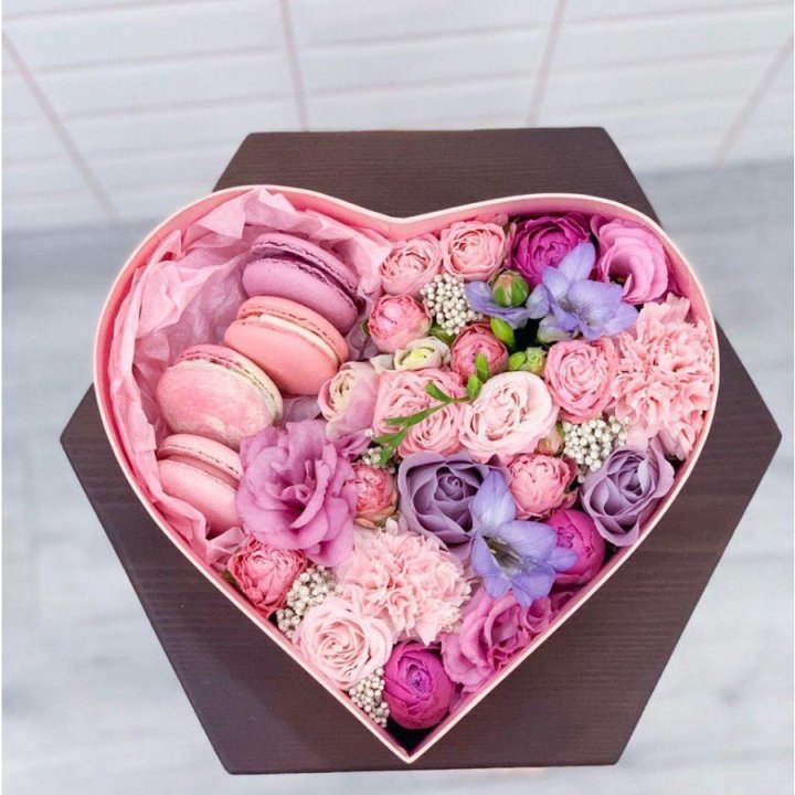 Бокс-сердце с макаронс  в Петрозаводске
