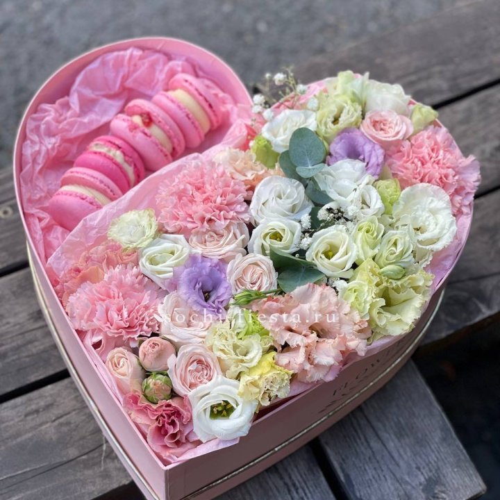 Бокс-сердце с макарон "Пинк" в Петрозаводске