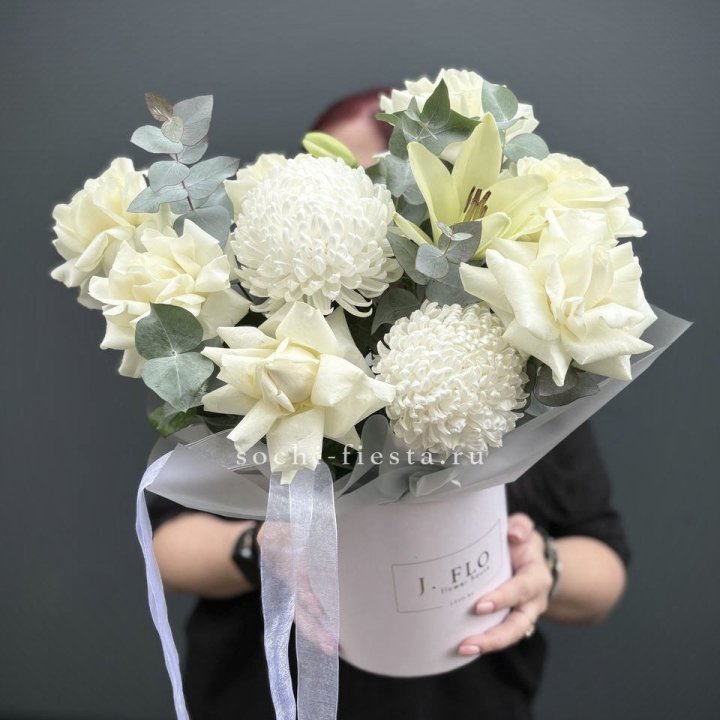 Цветы в шляпной коробке  в Петрозаводске