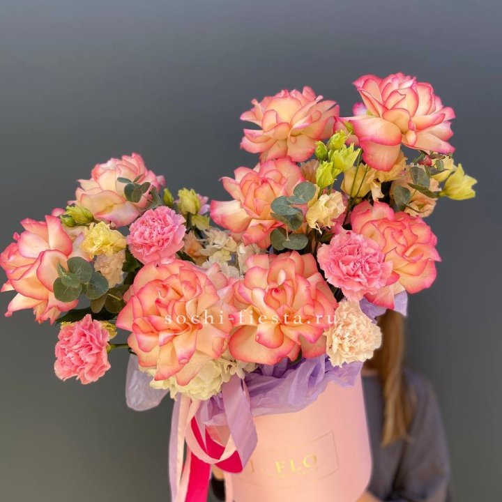 Бокс нежный с розами в Петрозаводске